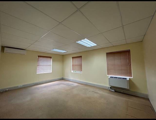 122M² OFFICE TO LET IN KENILWORTH